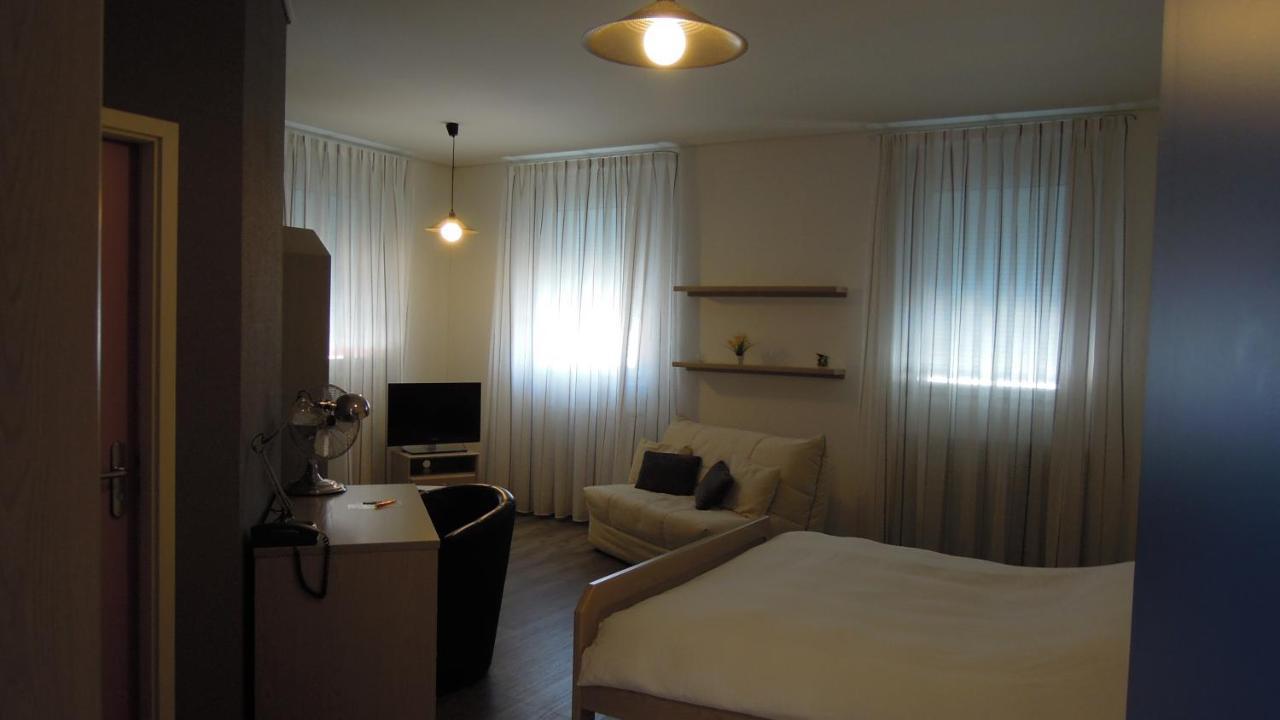 Les Chambres Du Ctn Plan-les-Ouattes Εξωτερικό φωτογραφία